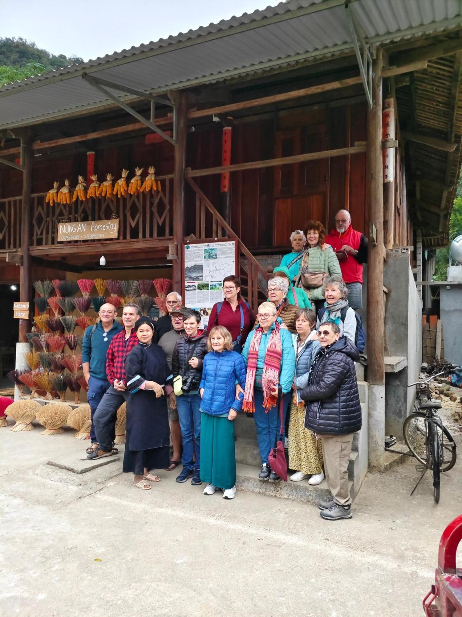 Nung An Homestay Quang Uyen Esterno foto