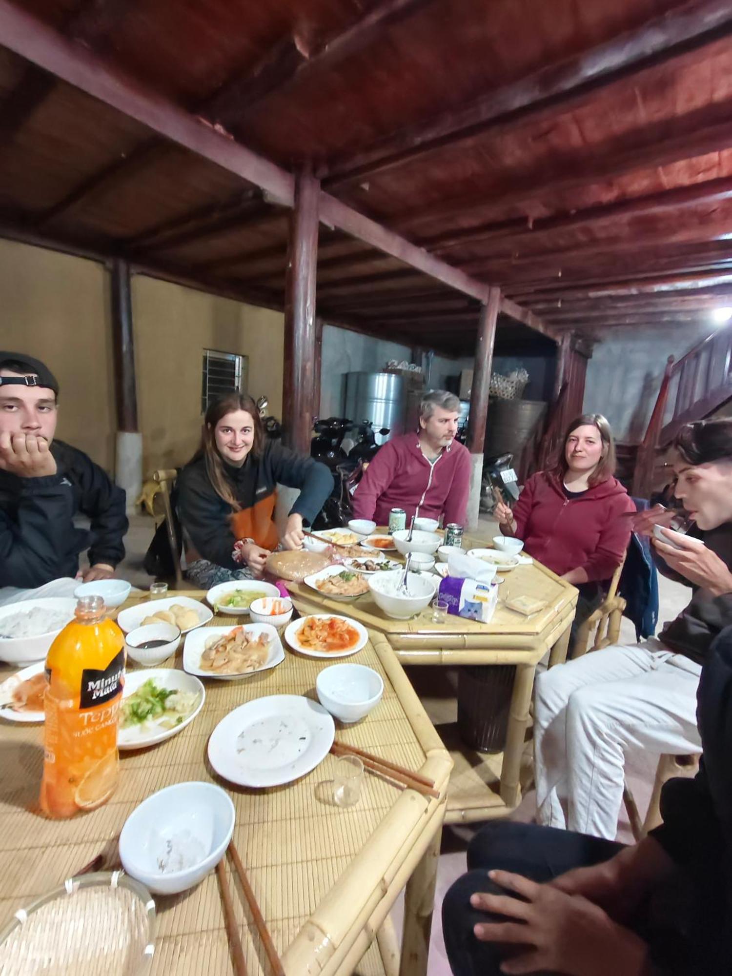 Nung An Homestay Quang Uyen Esterno foto