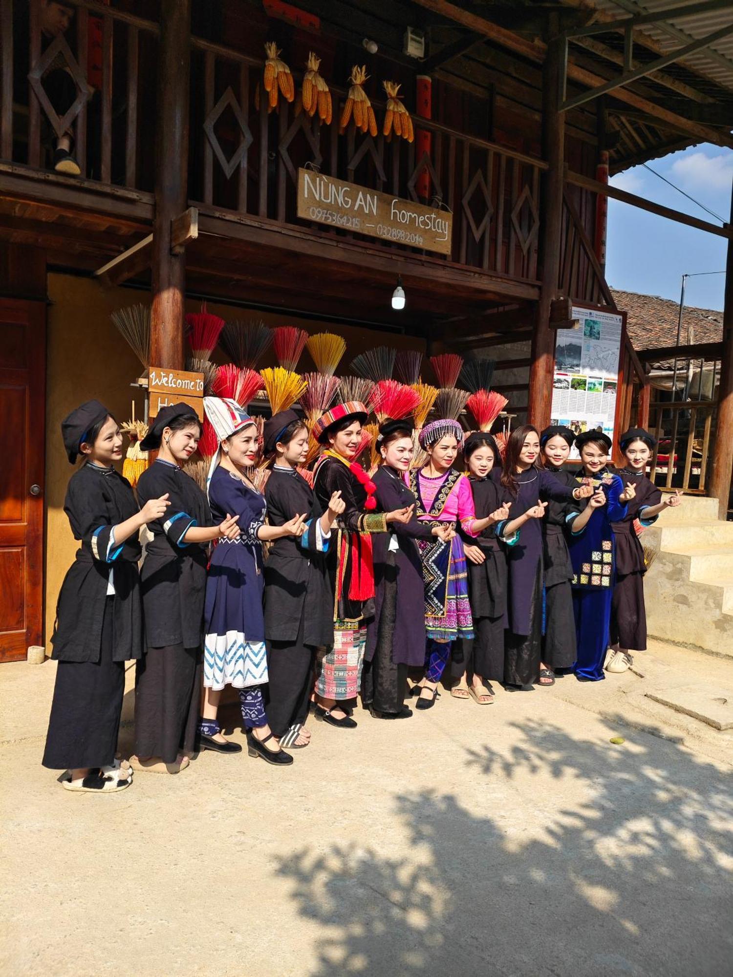 Nung An Homestay Quang Uyen Esterno foto