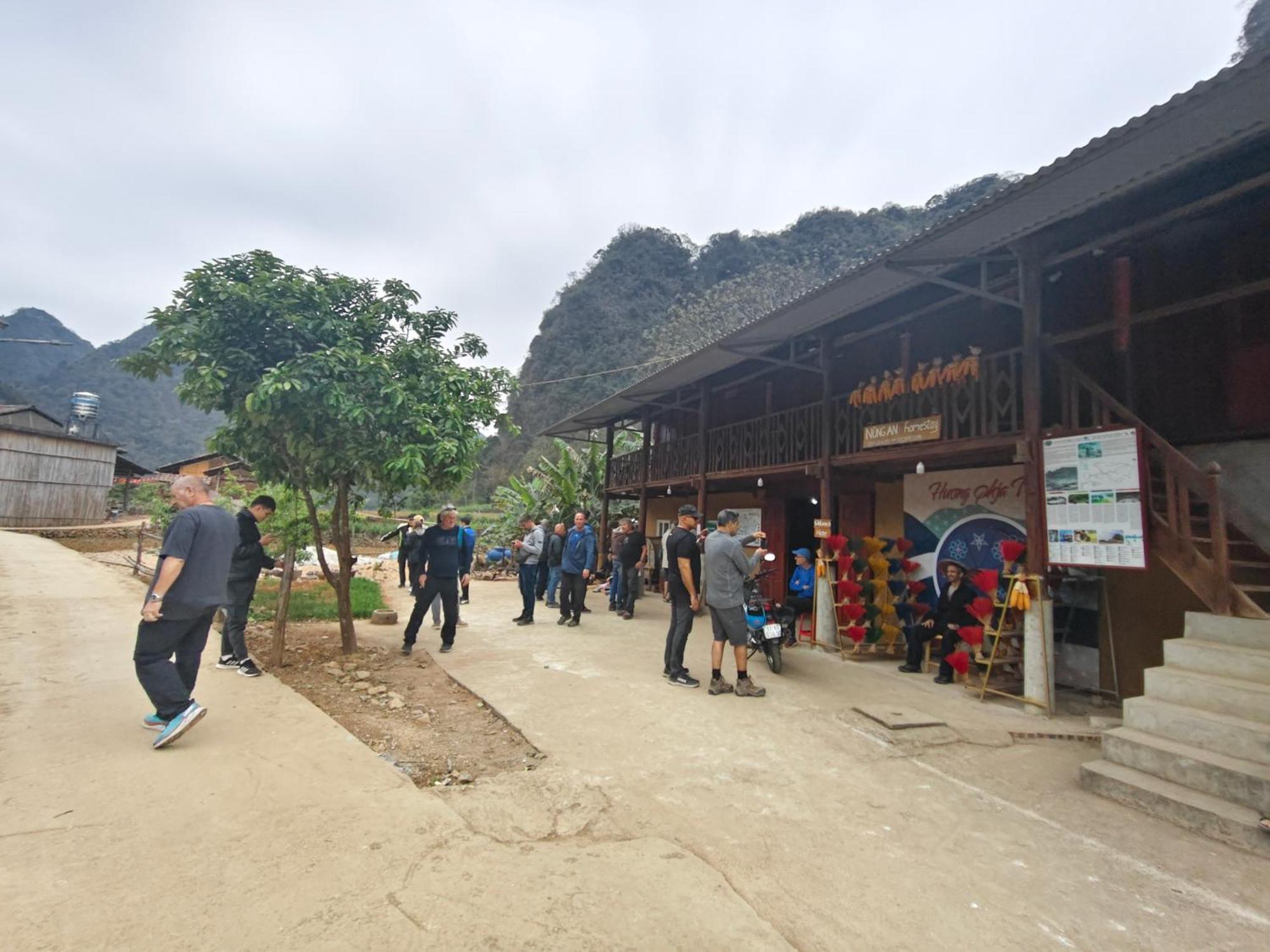 Nung An Homestay Quang Uyen Esterno foto